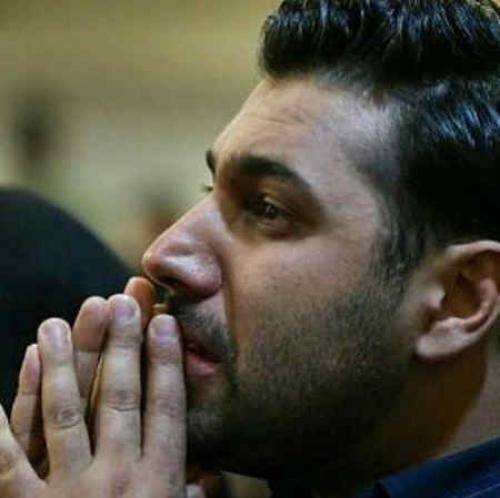دانلود آهنگ توی قلب کوچیکم جاتو محکم میکنم