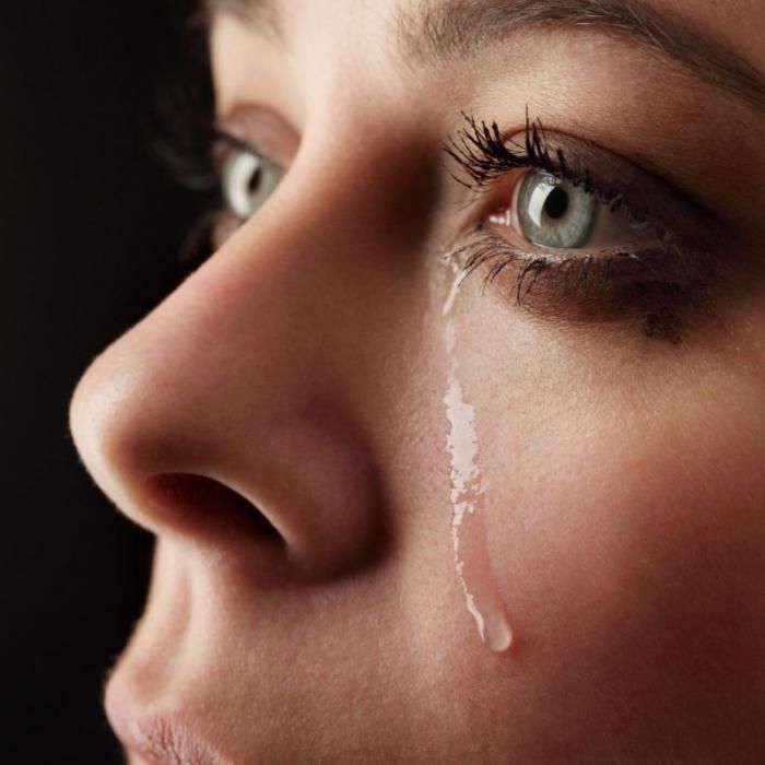 دانلود آهنگ گریه مون هیچ خندمون هیچ باخته و برندمون هیچ