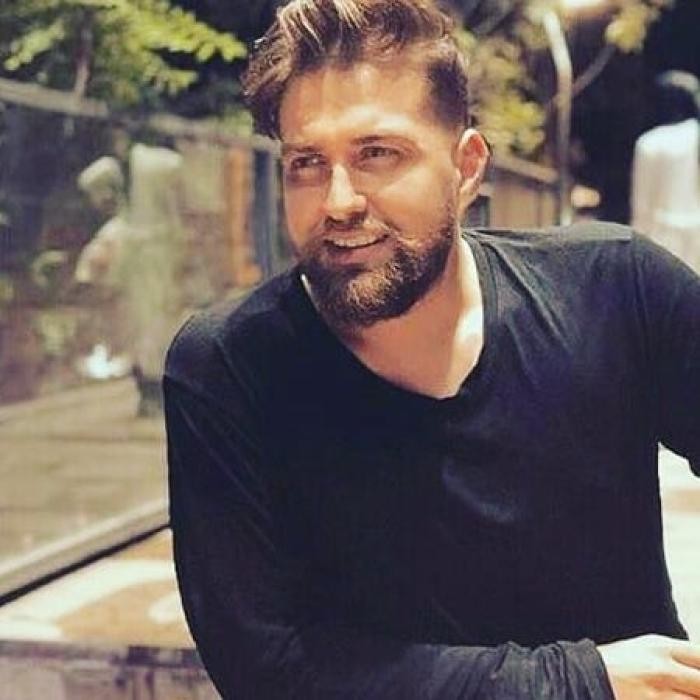 دانلود آهنگ رز قرمز من گل خوشکل من ‎دست گرمتو باز بپیچ دور تنم