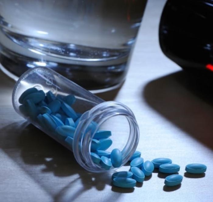 دانلود آهنگ خشاب خشاب قرص خواب این حال خراب بیخوابی کار من از مستی الکل گذشته