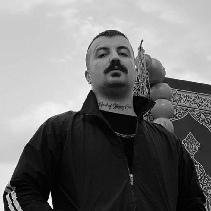 دانلود آهنگ  یکی از اینا انگار خیلی حالیشه میگه این خالص نی