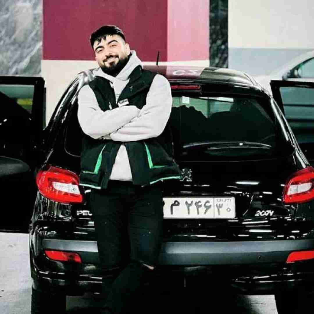 رامین تجنگی برای دیدنش چوب خط میکشم