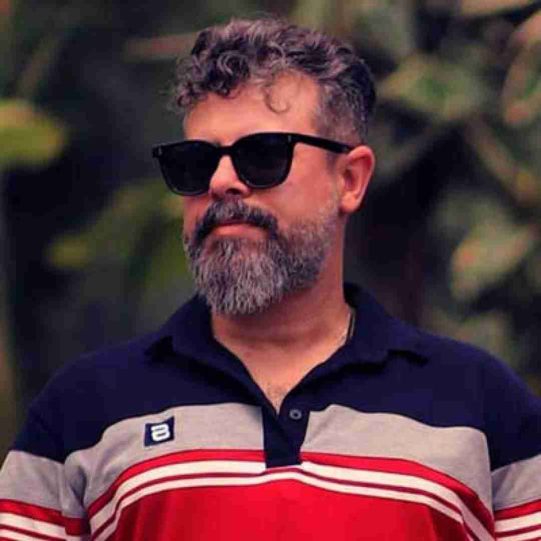 دانلود آهنگ شده ام بت پرست تو حمید خواجه