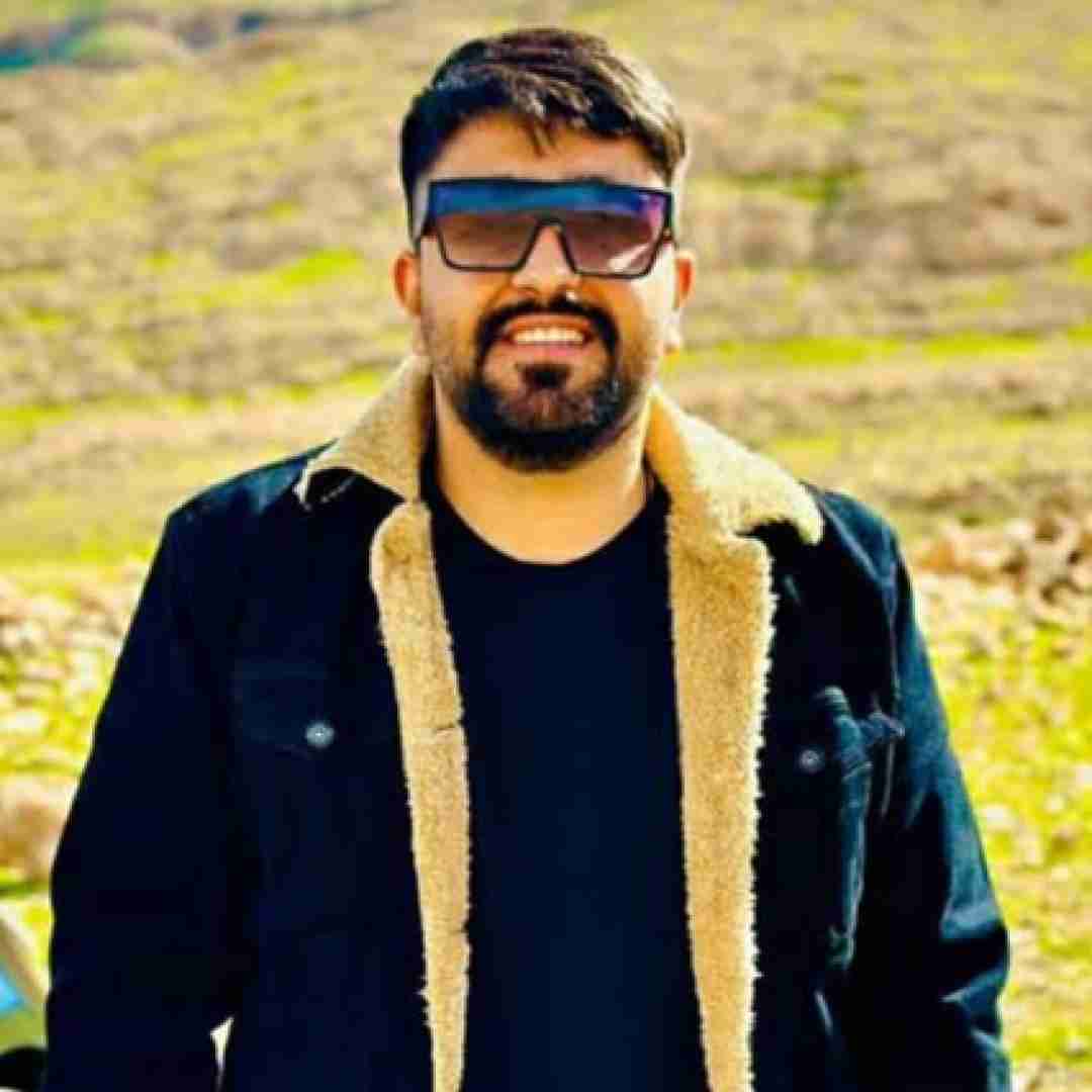 شاهین محمد حسینی براری داشتم شمشیر دستوم