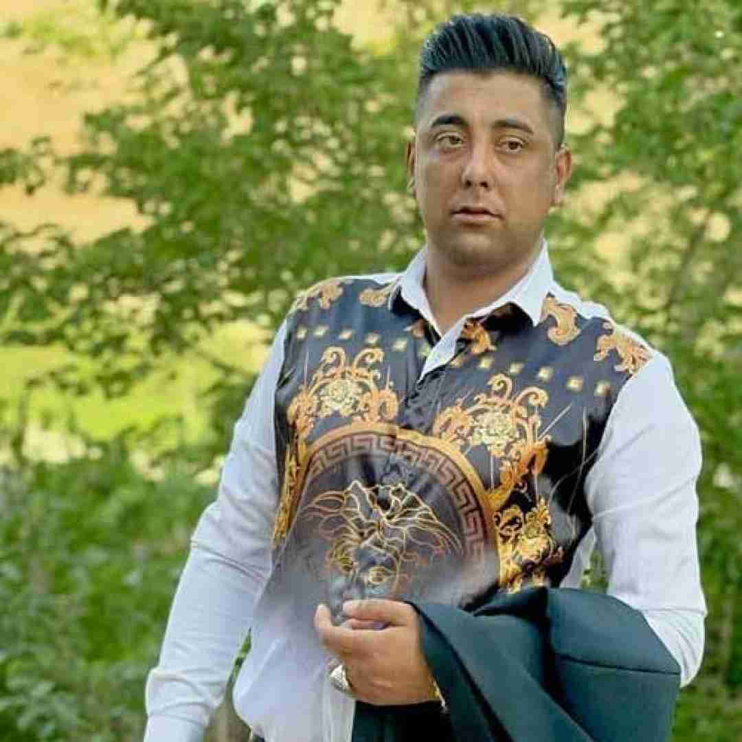 سعید کریمی گیسوی خوش رنگ حنایی داری
