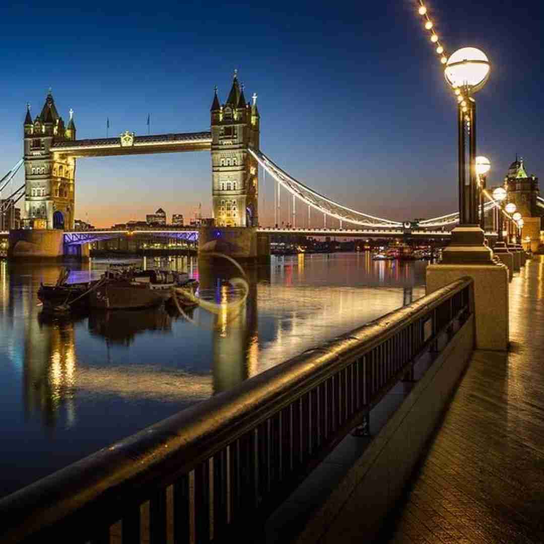 دانلود آهنگ یار عزیزم بی مو جر کرده نازتو میخرم گرون