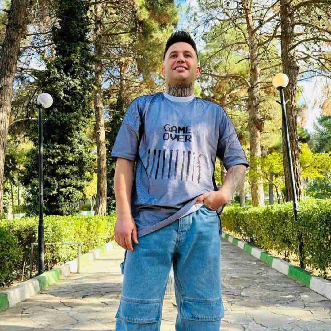علی احمدیانی بیا بریم اون سر دنیا دوتایی باشیمو دوتا رویا