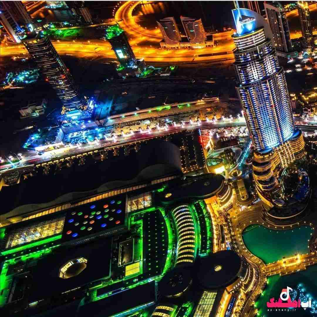 دانلود آهنگ یکی وسط داره میرقصه یکی لش روی کاناپه