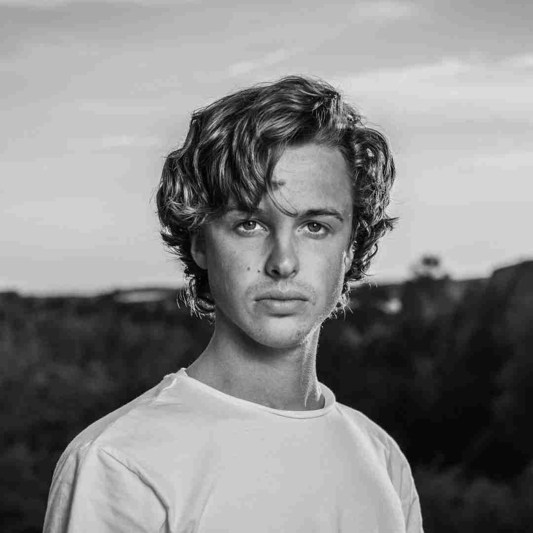 Isak Danielson Sweat