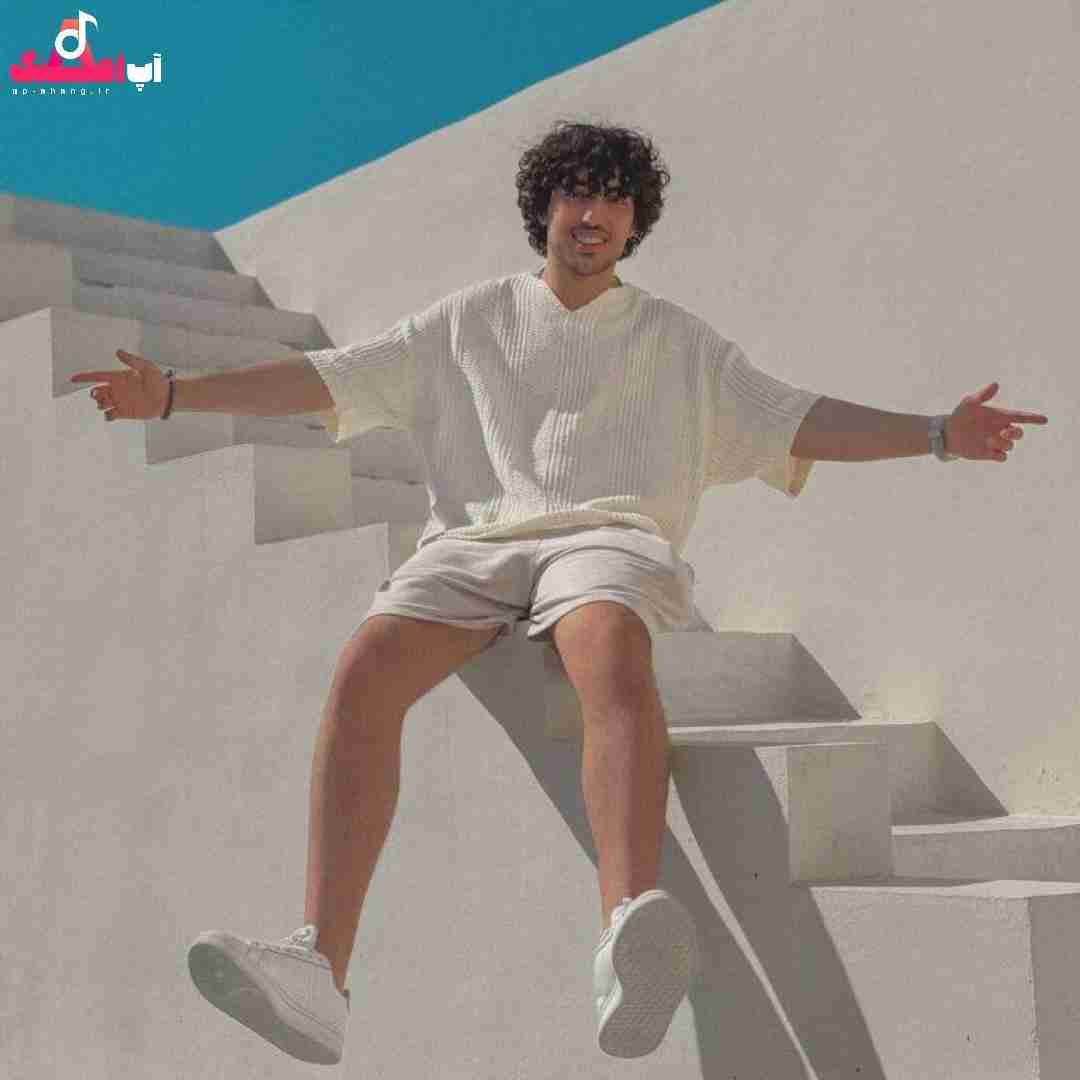 دانلود آهنگ میخوام واسه رو کم کنی هی چپ و راست بوسم کنی بابی