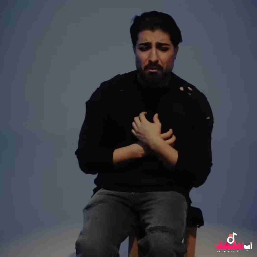 امیر لیام صدای اذان رسیده گوشم ولی مه هنو بیدارم