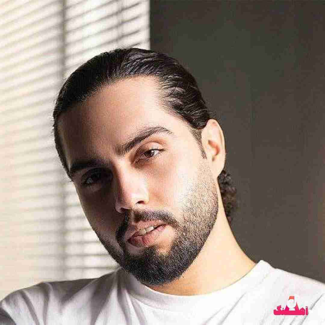 دانلود آهنگ منو گوش کن من یه شعرم من پرم حامیم