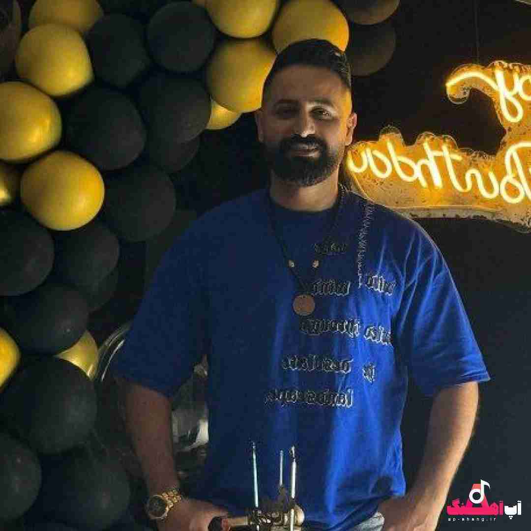 وحید مرادی پرچمدار