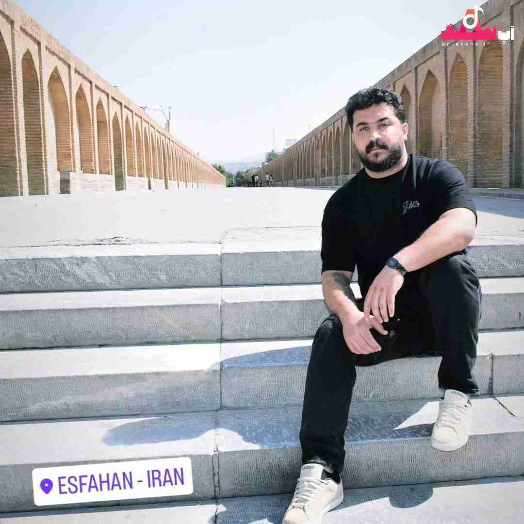 رضا کرمی تارا عشق یعنی چن ساعت خیره و پای عکسی بنیشی