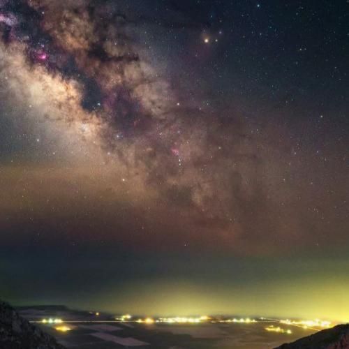 دانلود آهنگ مینویسم حتی اگه نبینم کاغذ تا بفهمم چرا اینا