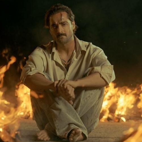 دانلود آهنگ من از پروانه ها دورم همنشین آتیشم امیر مقاره