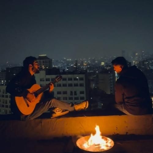 دانلود آهنگ حالا دستای تو از من خیلی دوره کیارش و آرن