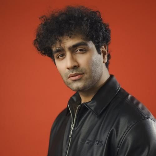 دانلود آهنگ عاشق نمیشوم دگر دوباره بگو به من هادی حاجلیو